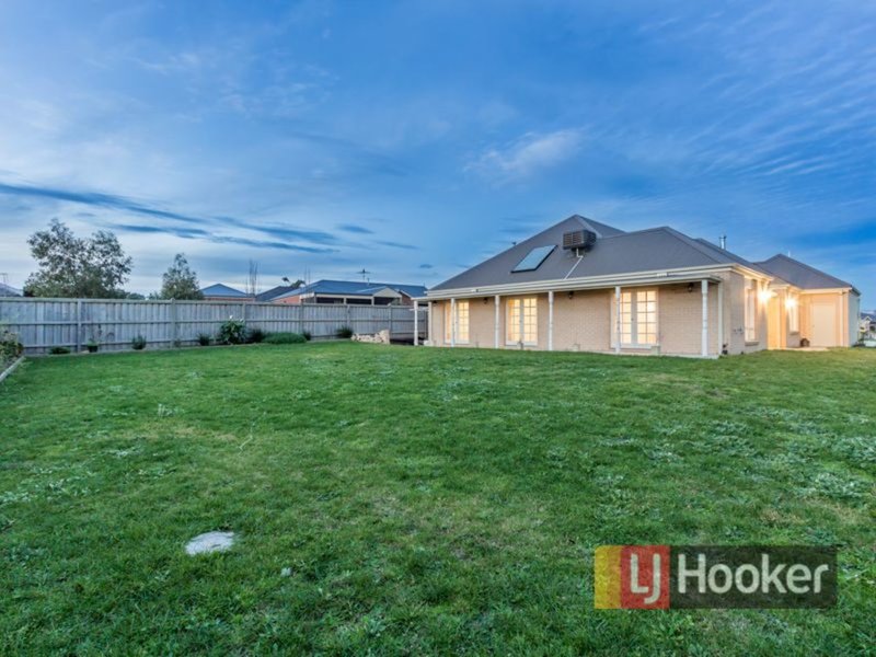 Photo - 44 Mcgarvie Crescent, Pakenham VIC 3810 - Image 13