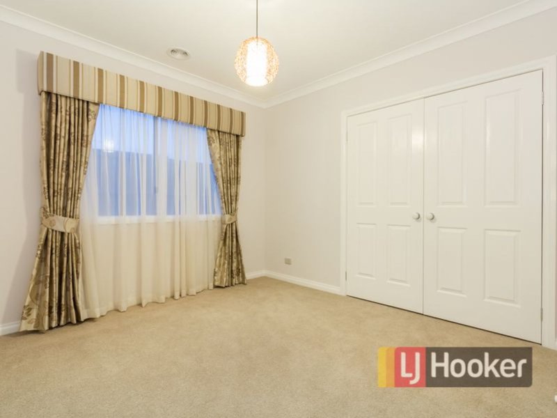 Photo - 44 Mcgarvie Crescent, Pakenham VIC 3810 - Image 17