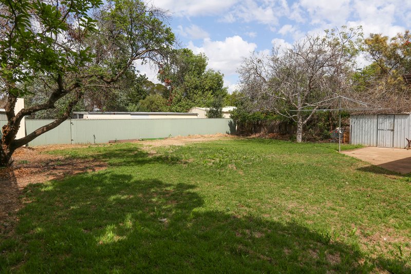 Photo - 44 Merrigal Street, Griffith NSW 2680 - Image 18