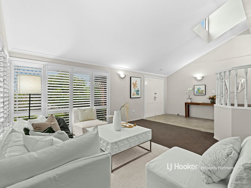 Photo - 44 Mindona Street, Wishart QLD 4122 - Image 4