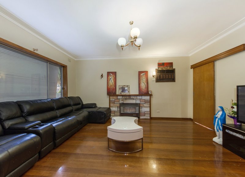 Photo - 44 Moffat Street, St Albans VIC 3021 - Image 3