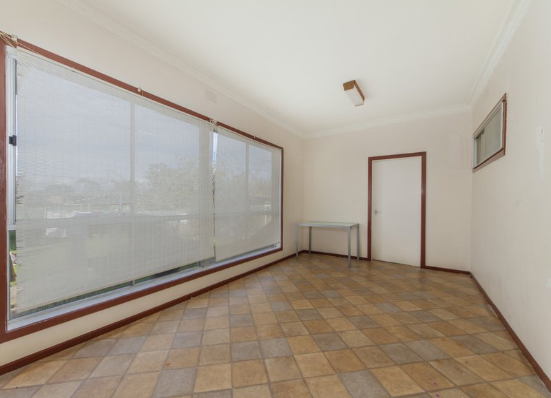 Photo - 44 Moffat Street, St Albans VIC 3021 - Image 6