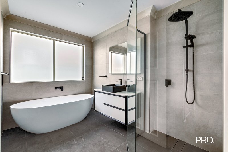 Photo - 44 Monarch Circuit, Glenmore Park NSW 2745 - Image 10