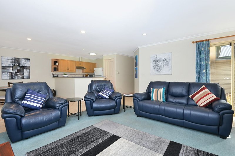 Photo - 44 Newland Street, Victor Harbor SA 5211 - Image 5