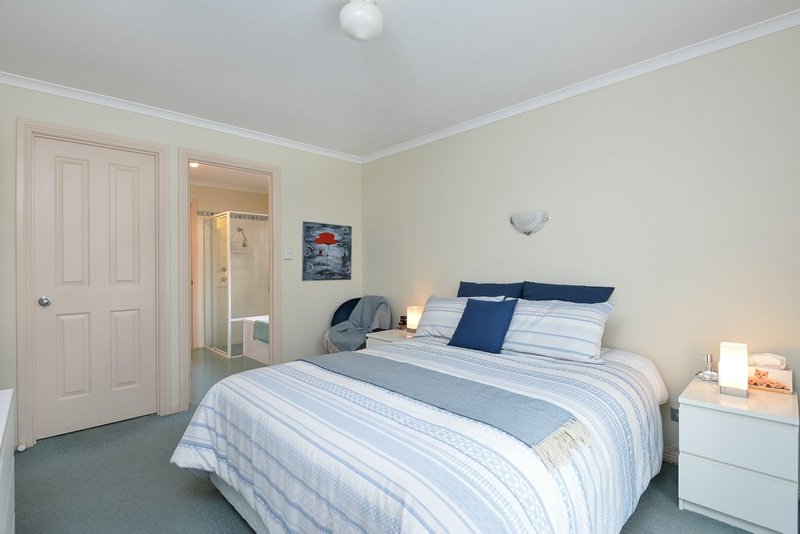 Photo - 44 Newland Street, Victor Harbor SA 5211 - Image 9