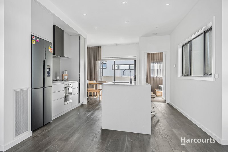 Photo - 44 Northcote Circuit, Burwood East VIC 3151 - Image 2