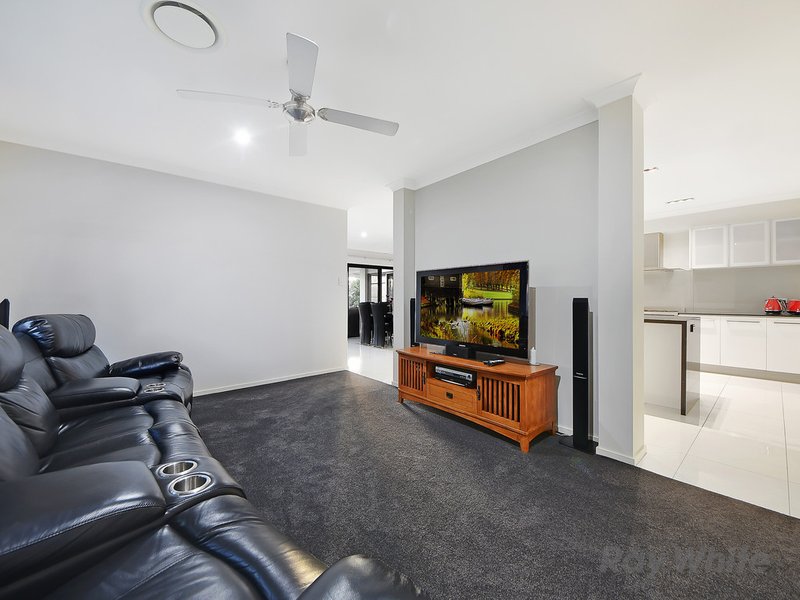 Photo - 44 Oisin Street, Murrumba Downs QLD 4503 - Image 10