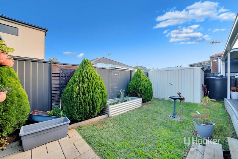 Photo - 44 Omaroo Street, Truganina VIC 3029 - Image 15