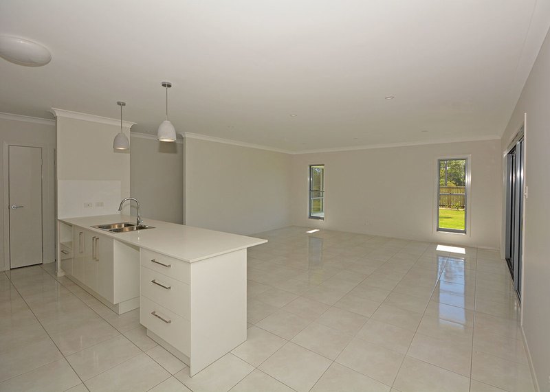 Photo - 44 Ronaldo Way, Urangan QLD 4655 - Image 6