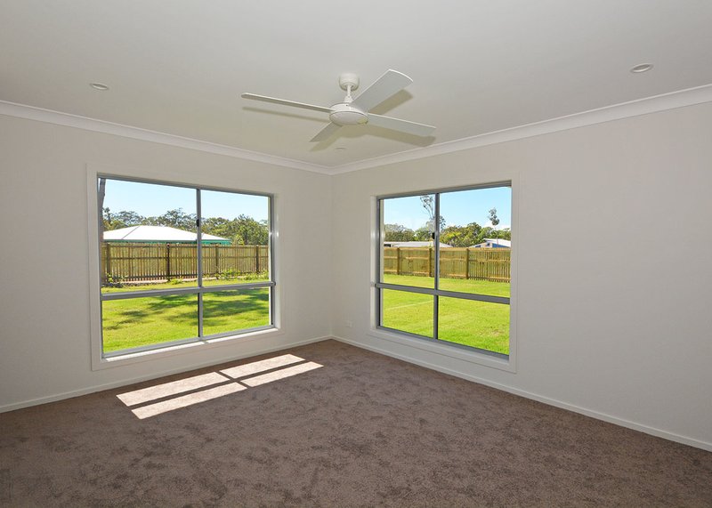 Photo - 44 Ronaldo Way, Urangan QLD 4655 - Image 8