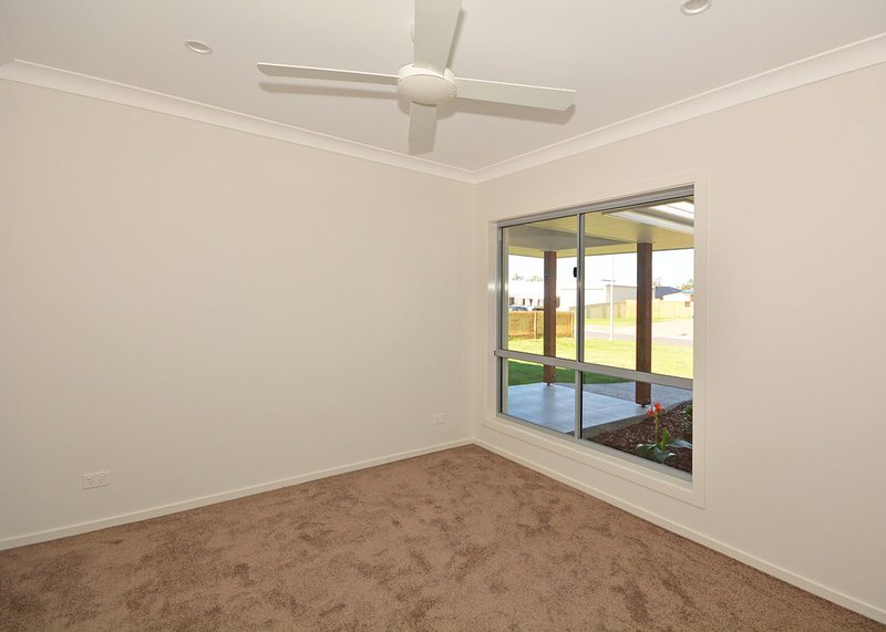 Photo - 44 Ronaldo Way, Urangan QLD 4655 - Image 11