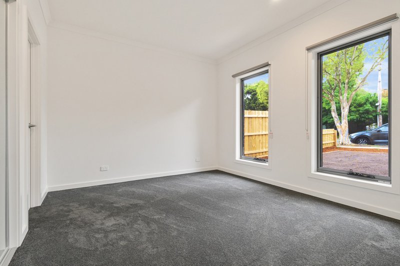 Photo - 44 Ruskin Ave , Croydon VIC 3136 - Image 7