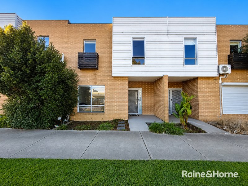 Photo - 44 Sahi Crescent, Roxburgh Park VIC 3064 - Image 1
