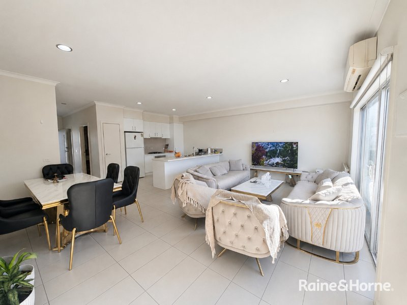 Photo - 44 Sahi Crescent, Roxburgh Park VIC 3064 - Image 2