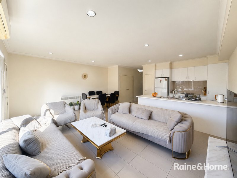 Photo - 44 Sahi Crescent, Roxburgh Park VIC 3064 - Image 3