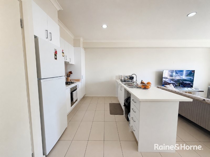 Photo - 44 Sahi Crescent, Roxburgh Park VIC 3064 - Image 4