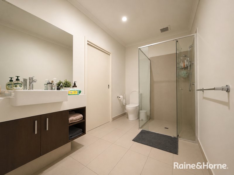 Photo - 44 Sahi Crescent, Roxburgh Park VIC 3064 - Image 8
