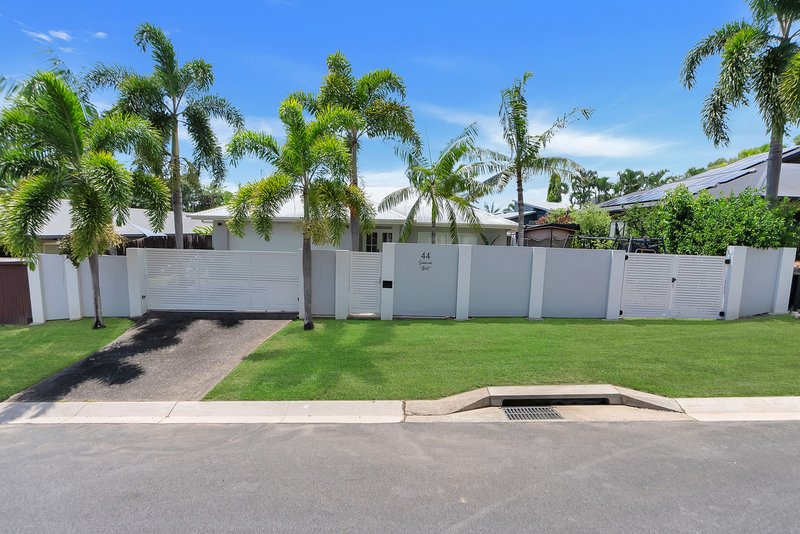 44 Savannah Street, Palm Cove QLD 4879