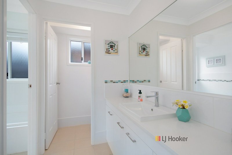 Photo - 44 Scenic Circle, Budgewoi NSW 2262 - Image 7