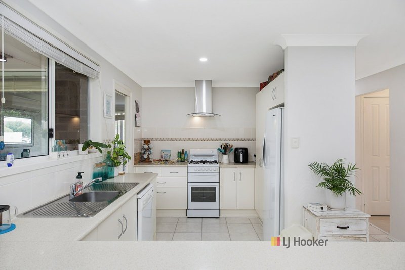 Photo - 44 Scenic Circle, Budgewoi NSW 2262 - Image 12