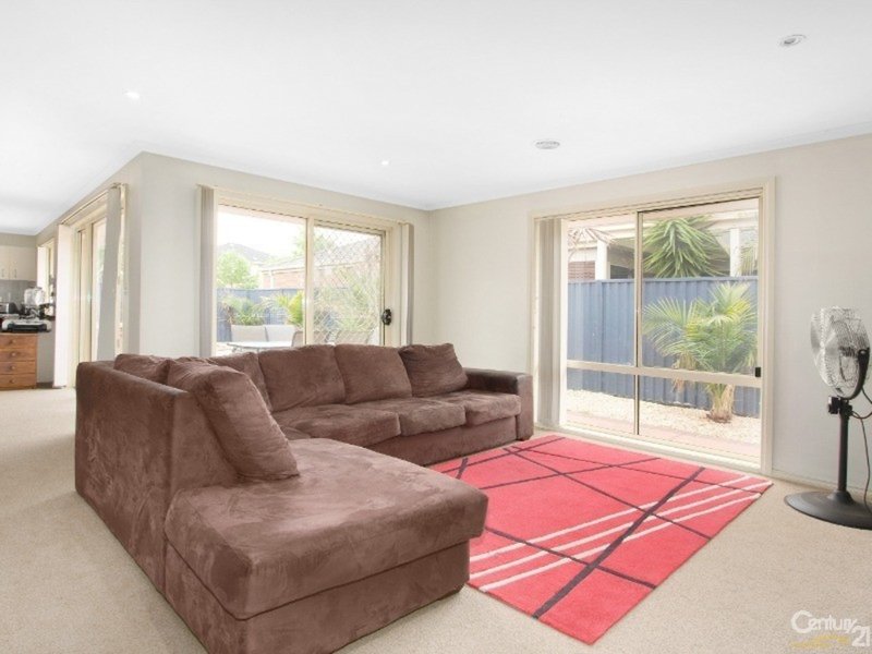 Photo - 44 Shearwater Drive, Pakenham VIC 3810 - Image 6