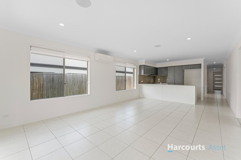 Photo - 44 Shilin Street, Yarrabilba QLD 4207 - Image 3