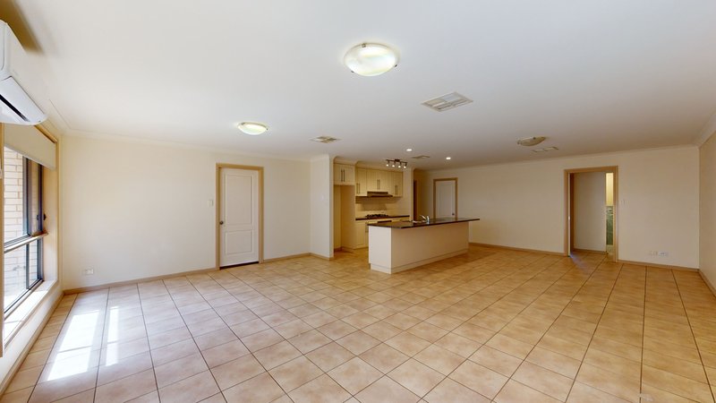 Photo - 44 Shoalhaven Parkway, Dubbo NSW 2830 - Image 2