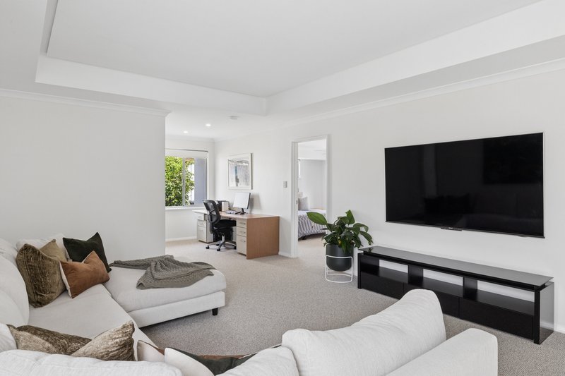 Photo - 44 Sillmon Way, Duncraig WA 6023 - Image 11
