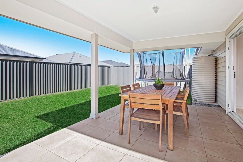 Photo - 44 Sorrento Way, Hamlyn Terrace NSW 2259 - Image 5