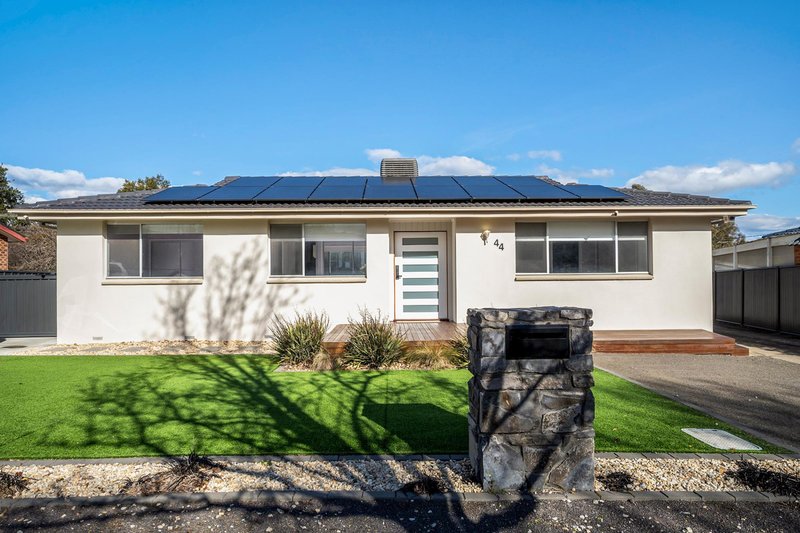 Photo - 44 Staaten Crescent, Kaleen ACT 2617 - Image 2
