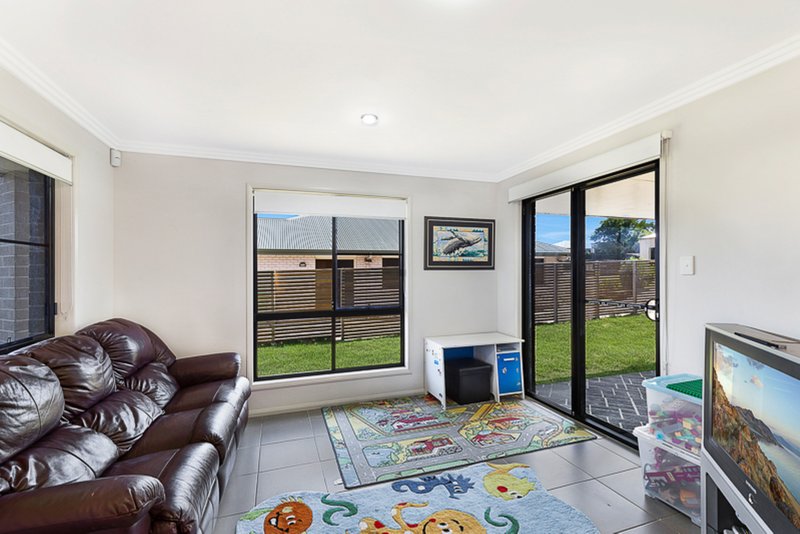 Photo - 44 Sunset Drive, Glenvale QLD 4350 - Image 3