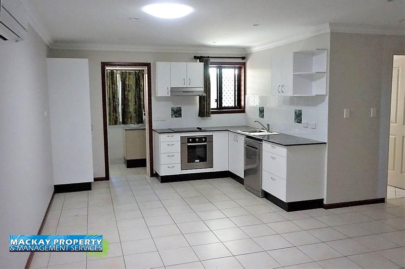 Photo - 4/4 Symons Street, South Mackay QLD 4740 - Image 3