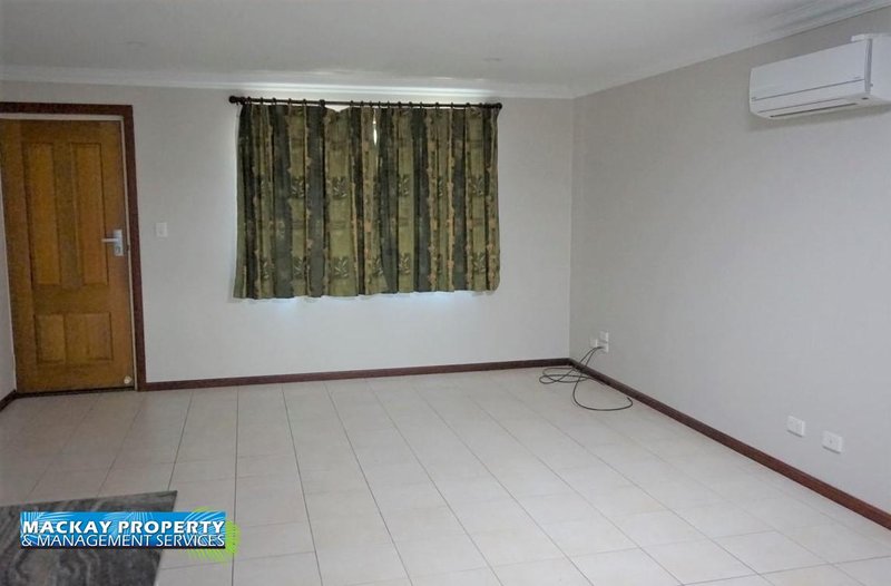 Photo - 4/4 Symons Street, South Mackay QLD 4740 - Image 4