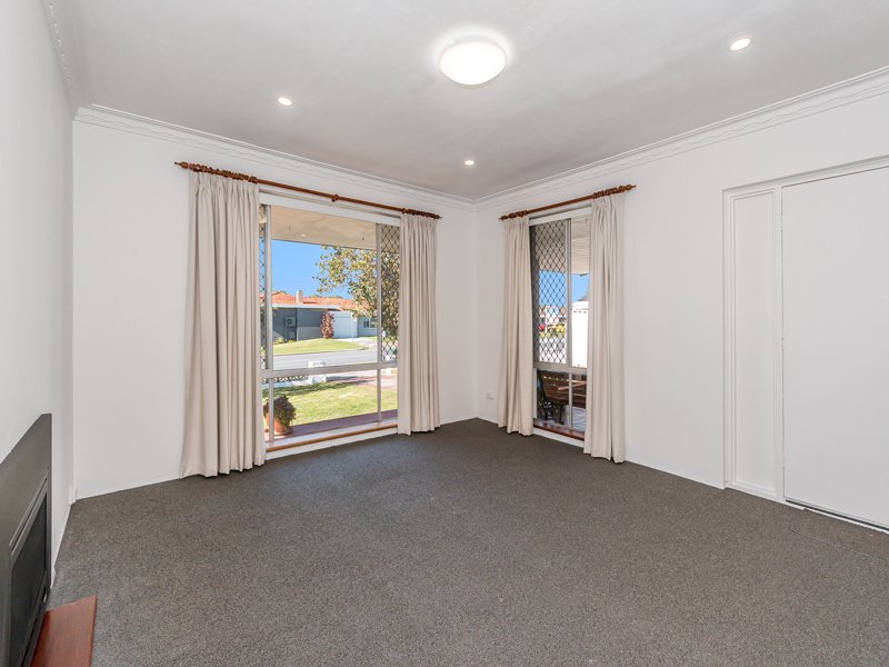 Photo - 44 Thorpe Street, Rockingham WA 6168 - Image 2