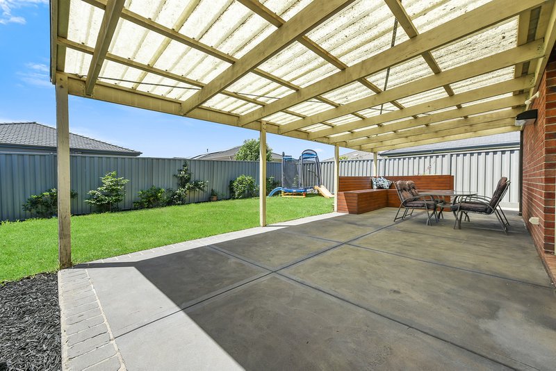 Photo - 44 Thurvaston Crescent, Cranbourne East VIC 3977 - Image 5