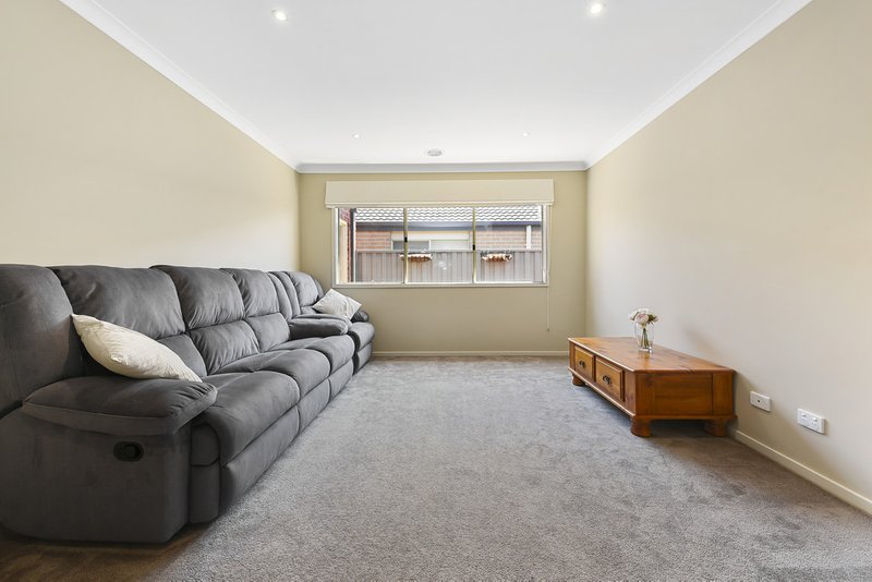 Photo - 44 Thurvaston Crescent, Cranbourne East VIC 3977 - Image 6