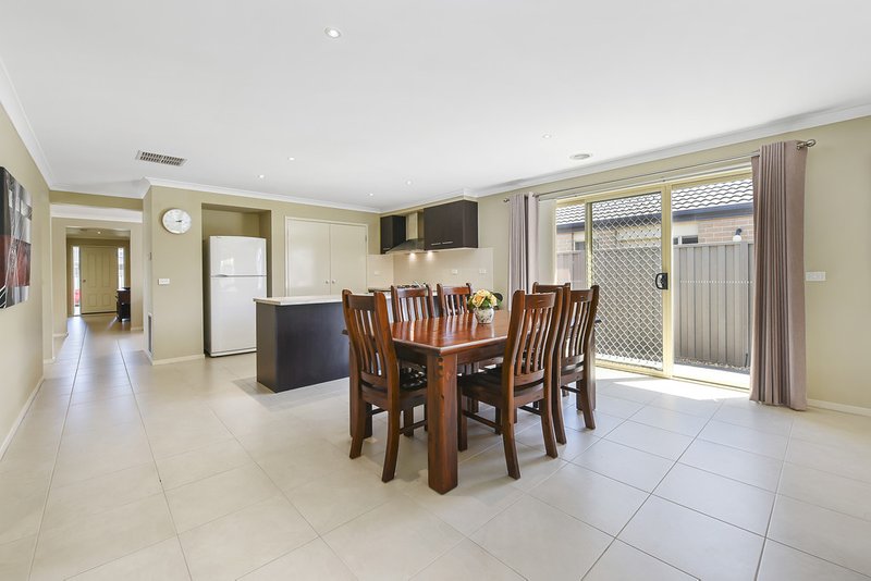 Photo - 44 Thurvaston Crescent, Cranbourne East VIC 3977 - Image 8