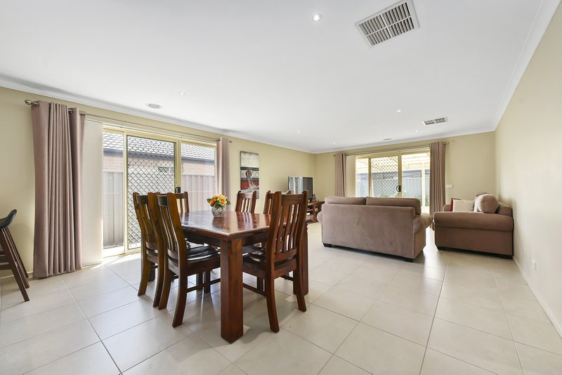 Photo - 44 Thurvaston Crescent, Cranbourne East VIC 3977 - Image 9