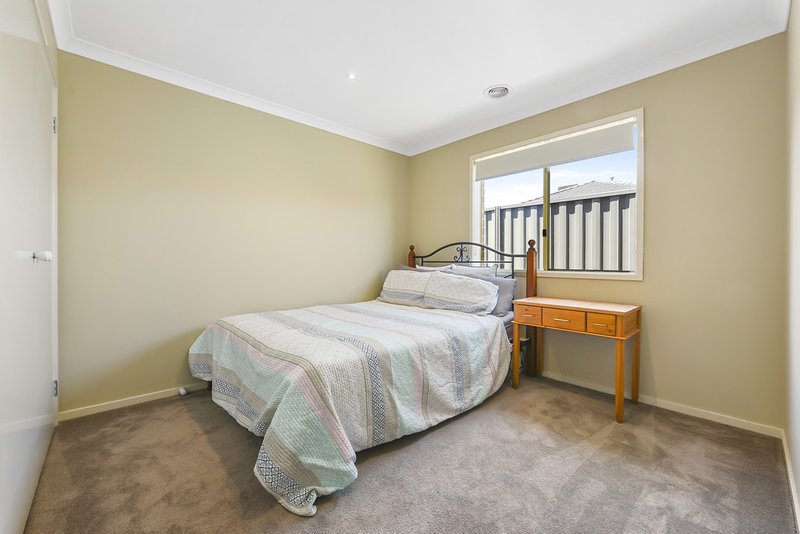 Photo - 44 Thurvaston Crescent, Cranbourne East VIC 3977 - Image 13