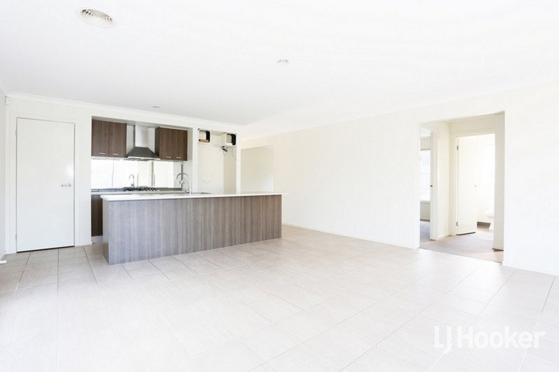 Photo - 44 Toritta Way, Truganina VIC 3029 - Image 2