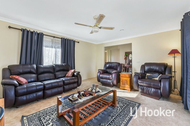 Photo - 44 Trafalgar Way, Cranbourne East VIC 3977 - Image 5