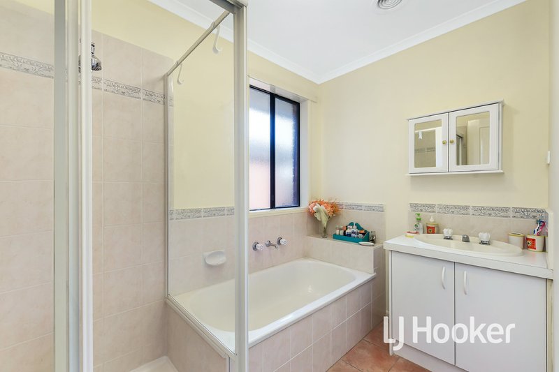 Photo - 44 Trafalgar Way, Cranbourne East VIC 3977 - Image 10