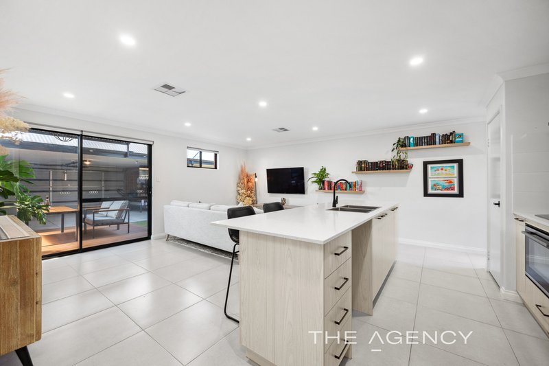 Photo - 44 Turquoise Boulevard, Treeby WA 6164 - Image 7