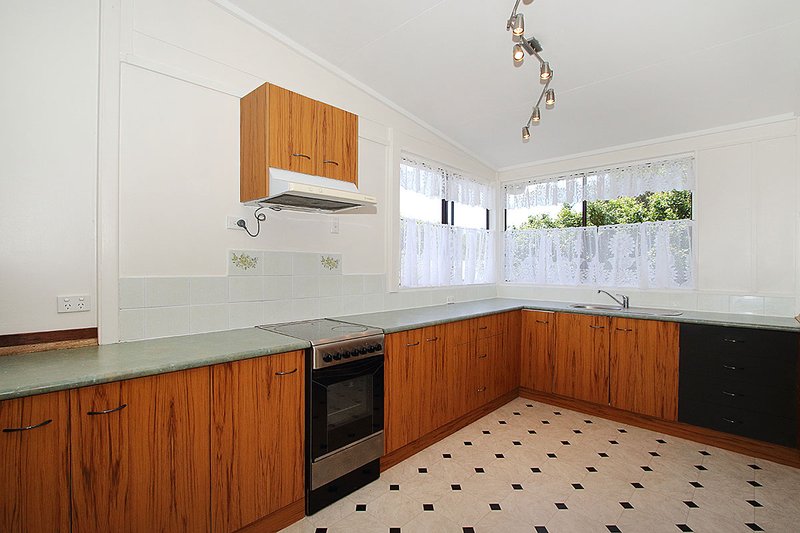 Photo - 44 Vineyard Street, One Mile QLD 4305 - Image 9