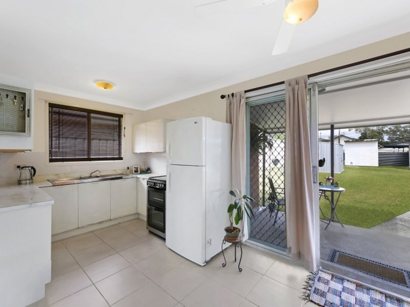 Photo - 44 Wailele Avenue, Budgewoi NSW 2262 - Image 3