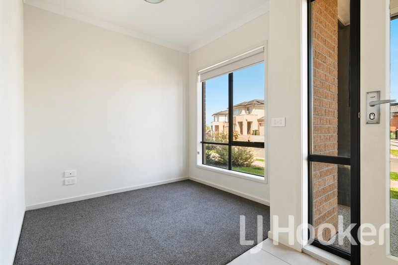 Photo - 44 Waldorf Avenue, Point Cook VIC 3030 - Image 3