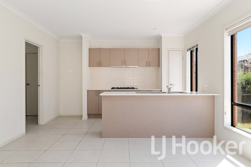Photo - 44 Waldorf Avenue, Point Cook VIC 3030 - Image 4