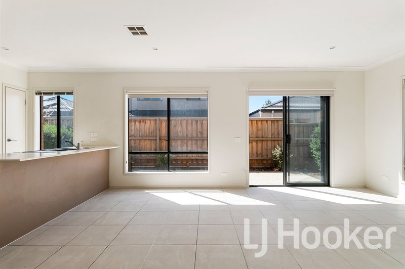 Photo - 44 Waldorf Avenue, Point Cook VIC 3030 - Image 5