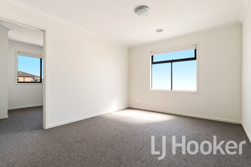 Photo - 44 Waldorf Avenue, Point Cook VIC 3030 - Image 9