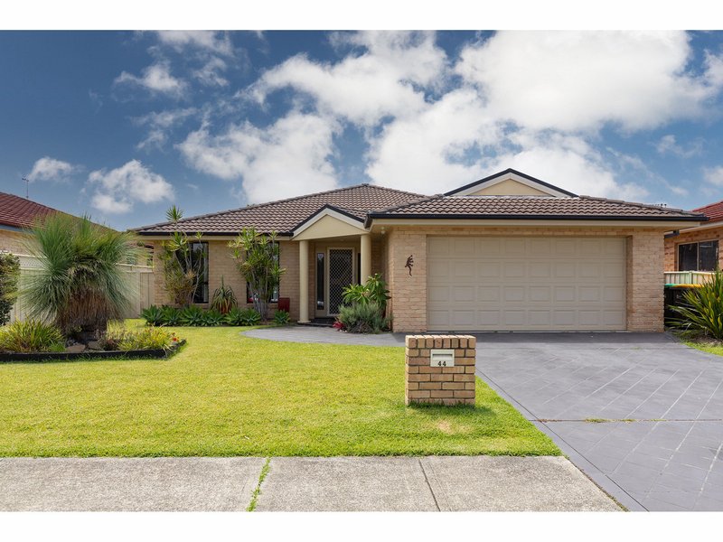 44 Wamara Crescent, Forster NSW 2428